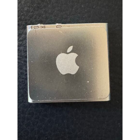 iPod Apple Shuffle 2 GB, Model A1373 PD778LL/A Gray Black - Picture 2 of 5